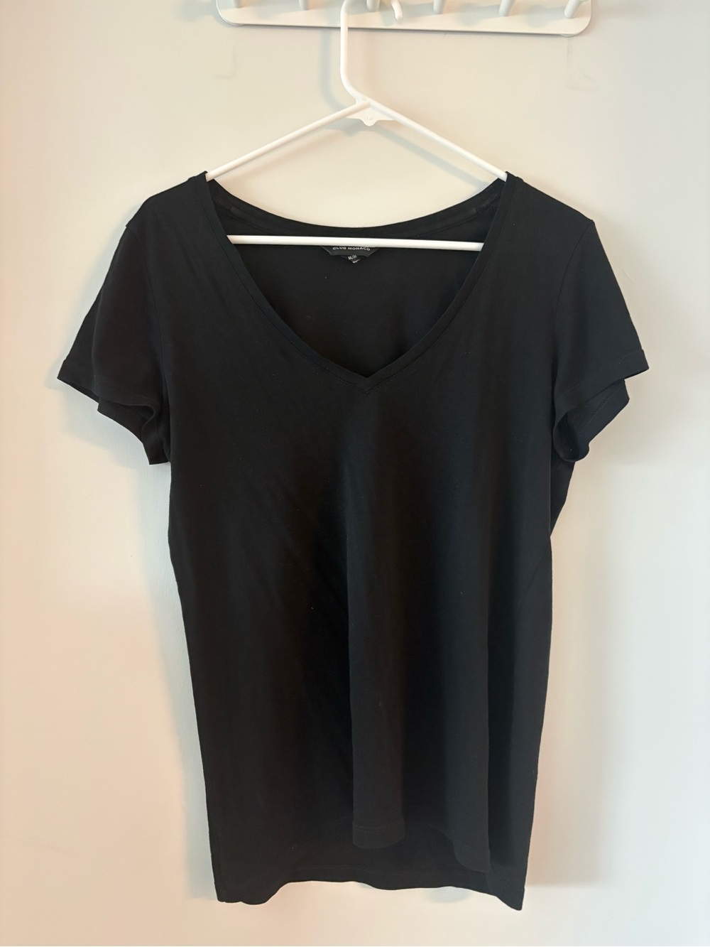 Club Monaco Black V-Neck Short Sleeve Tee